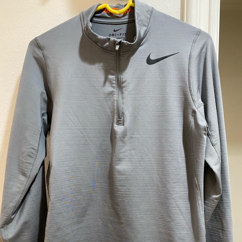 NIKE DRI FIT SWEATER